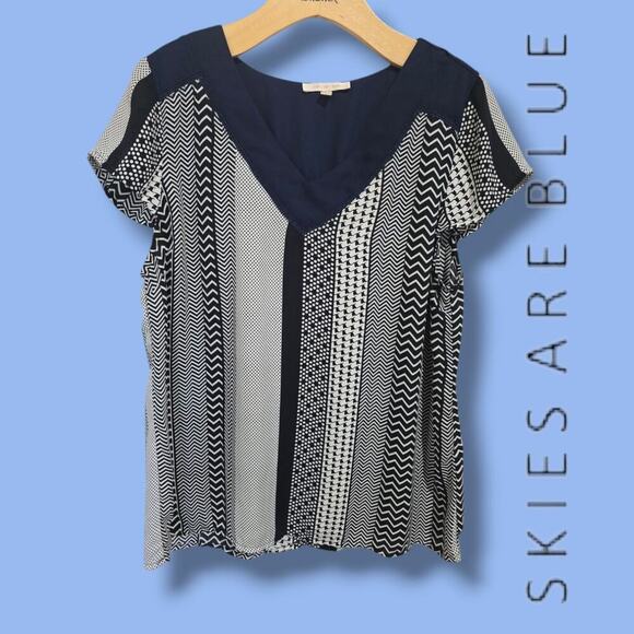 Skies are Blue women's blue chevron print short sleeves VNeck Blouse large - Picture 8 of 8